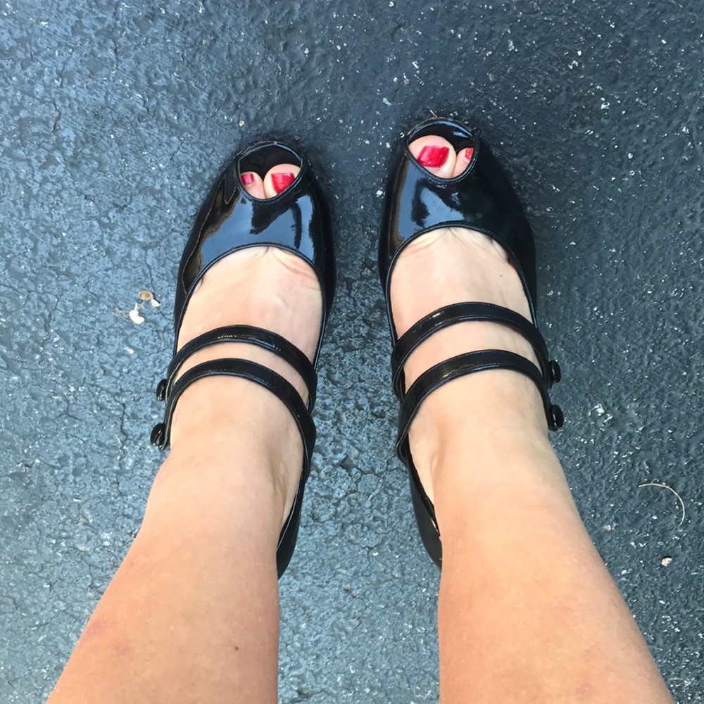 Black pumps with detailed straps